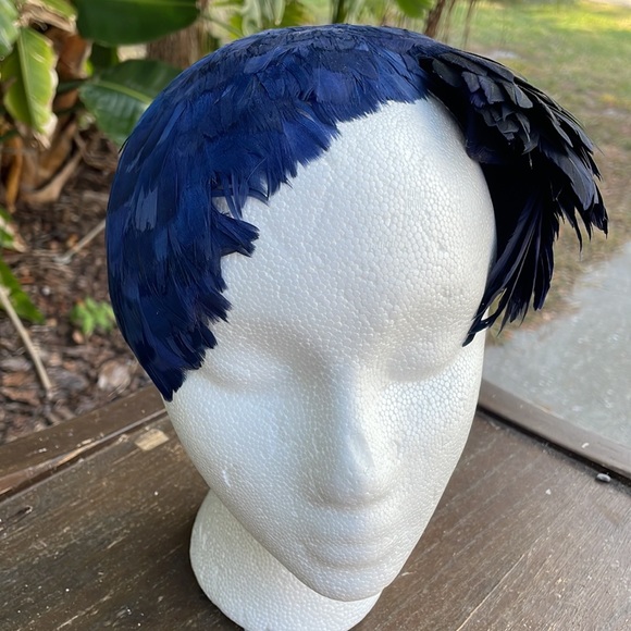 Vintage fitted feather hat - Picture 3 of 7